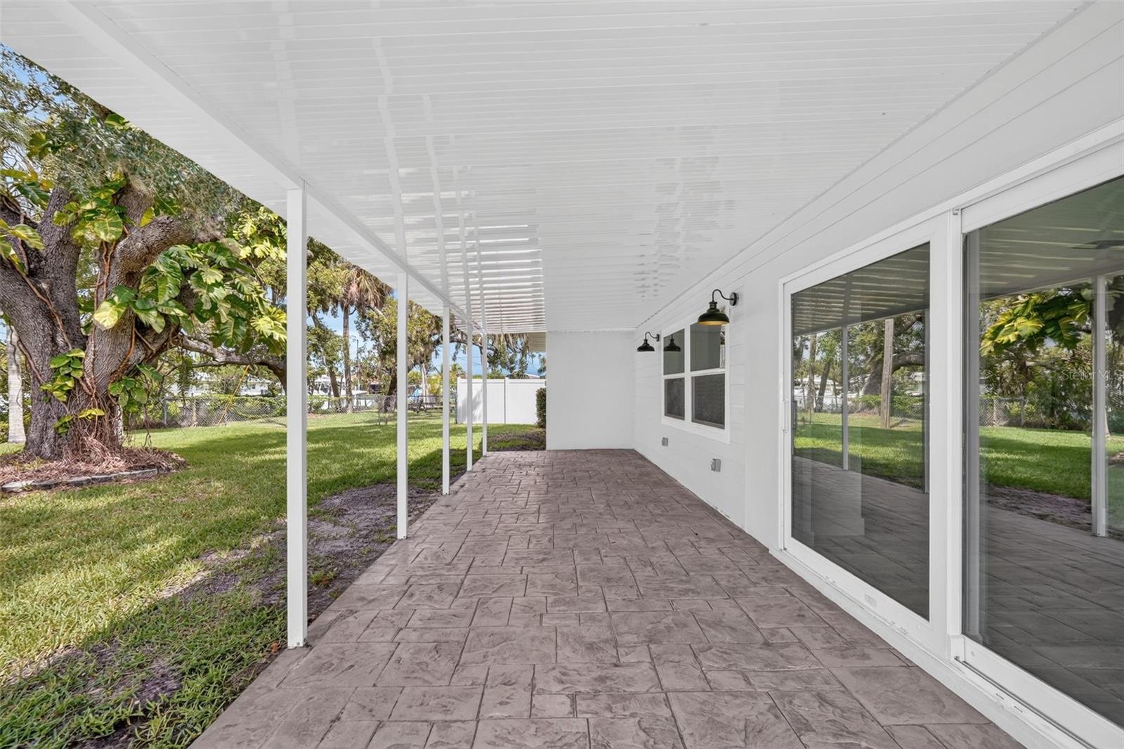 341 Shore Dr Property Photo 10