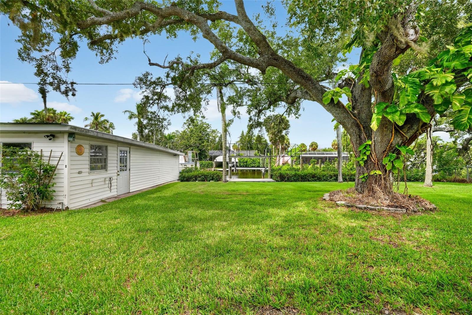 341 Shore Dr Property Photo 11