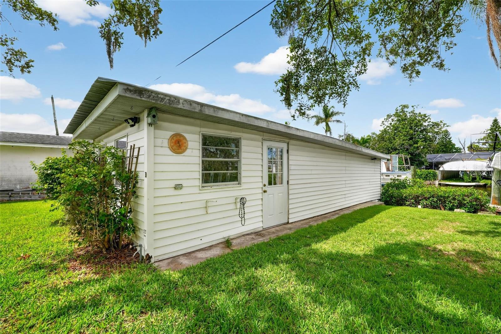 341 Shore Dr Property Photo 12