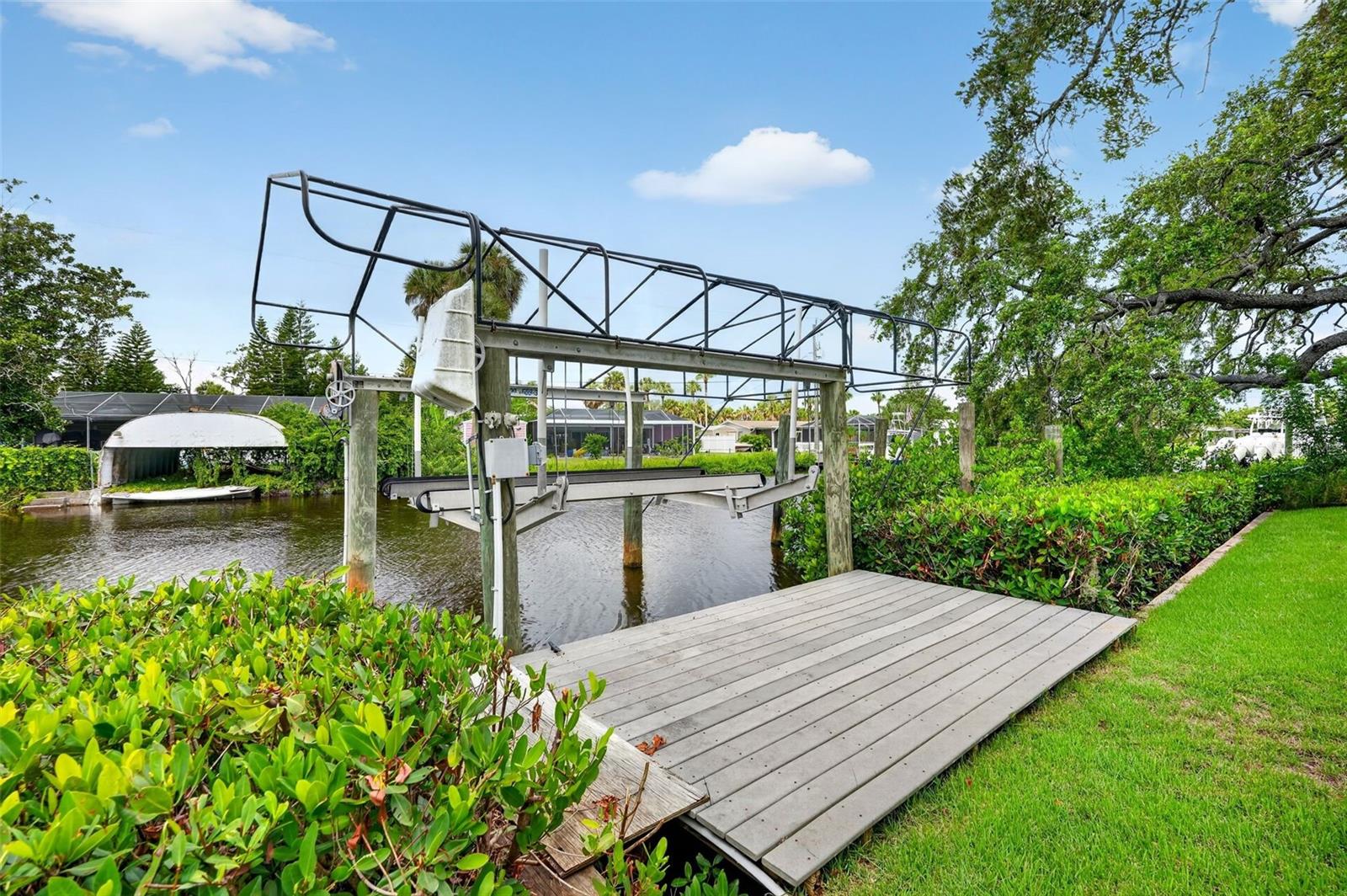341 Shore Dr Property Photo 14