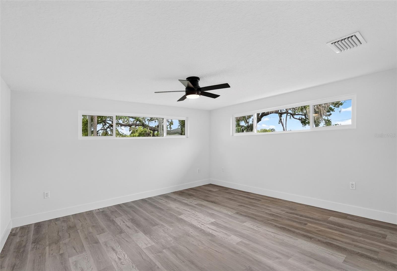 341 Shore Dr Property Photo 38