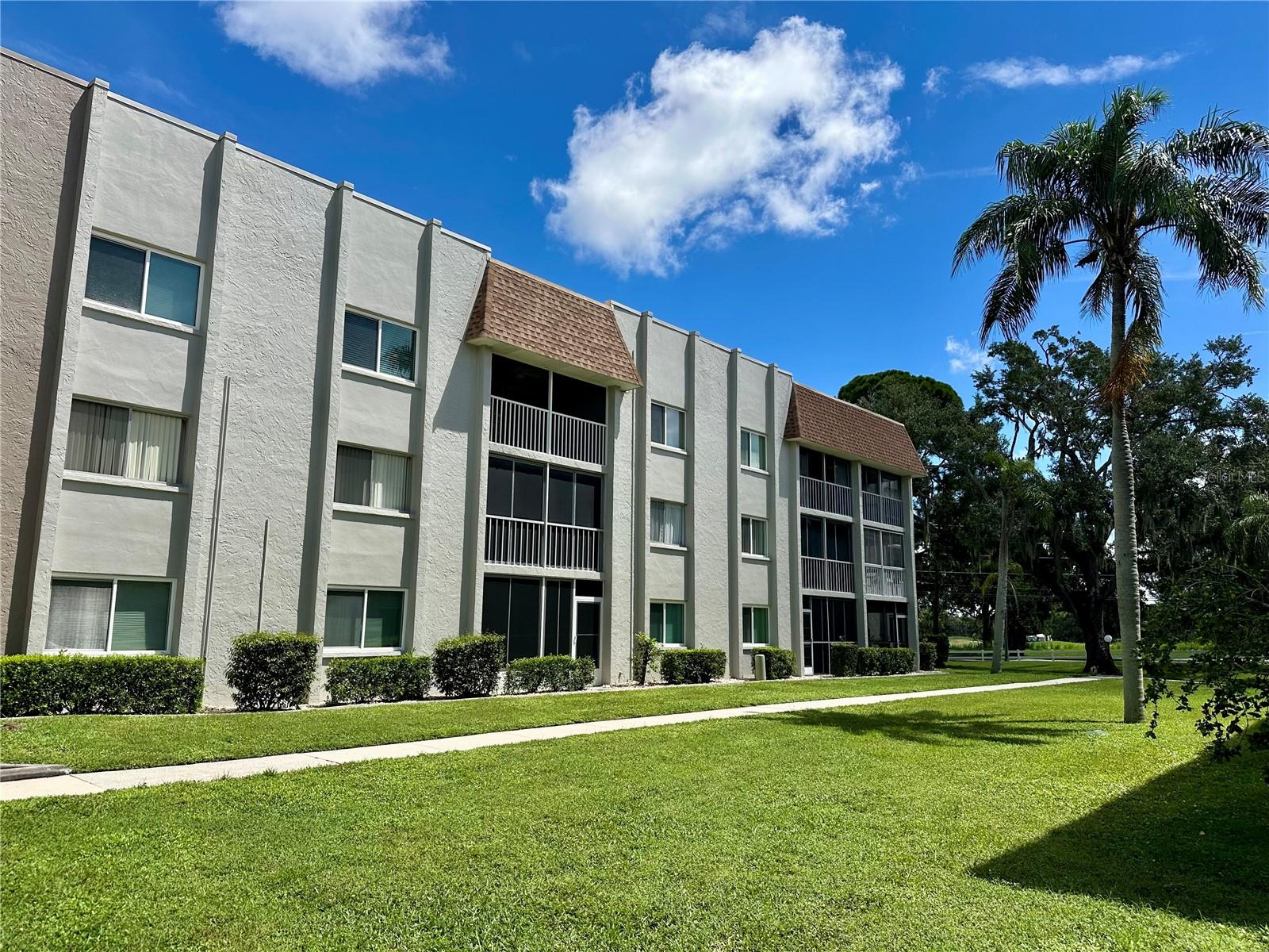 1330 GLEN OAKS DR E #370D Property Photo 1