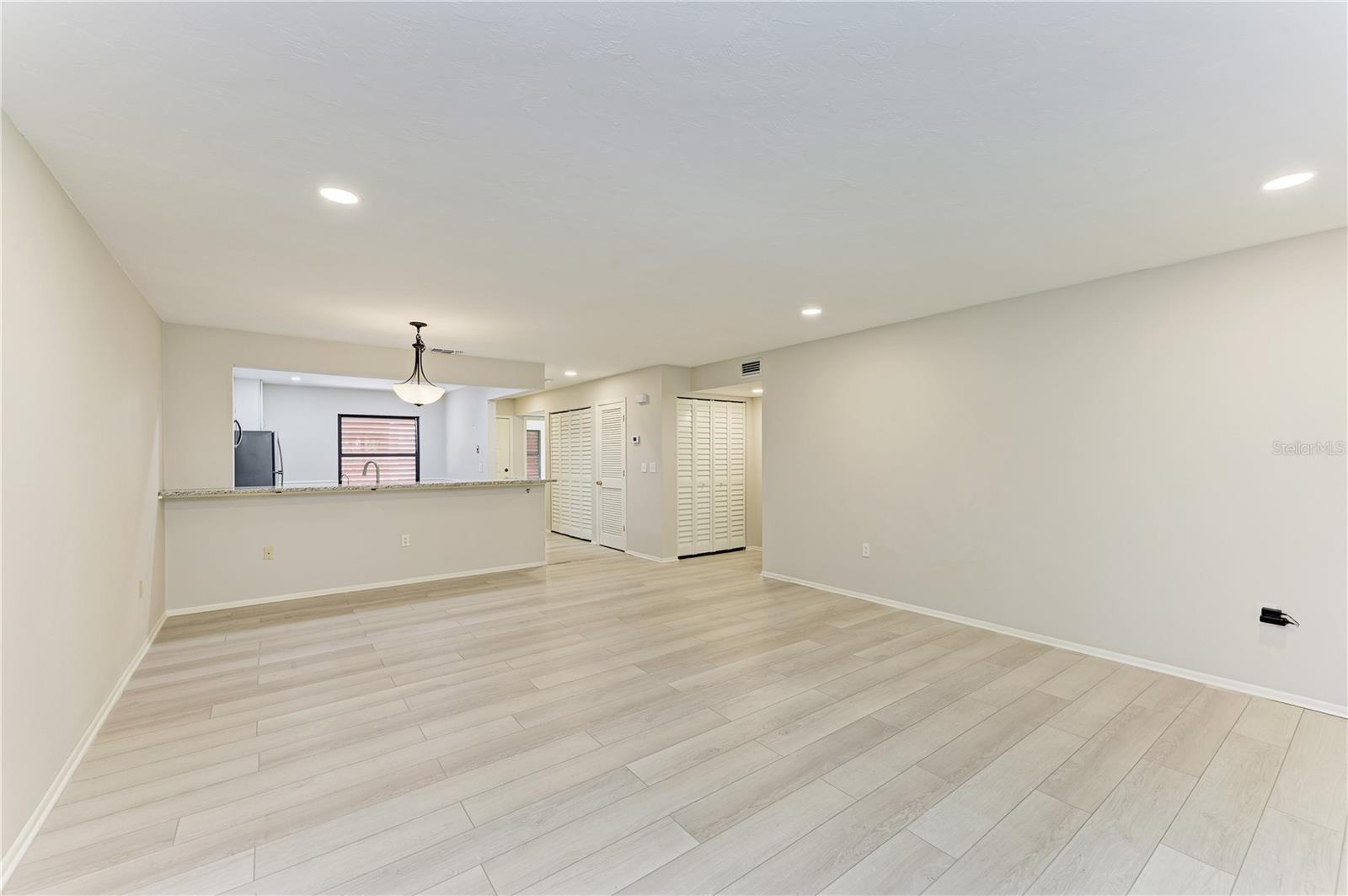 813 Spring Lakes Blvd Property Photo 7