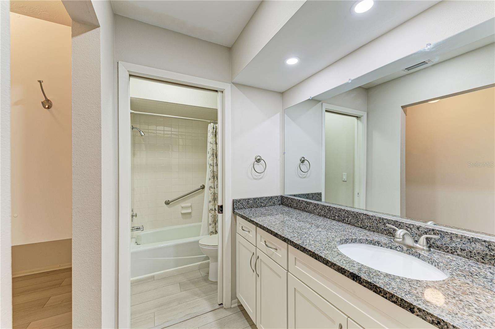 813 Spring Lakes Blvd Property Photo 12