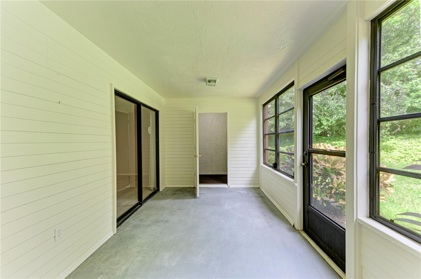 813 Spring Lakes Blvd Property Photo 18