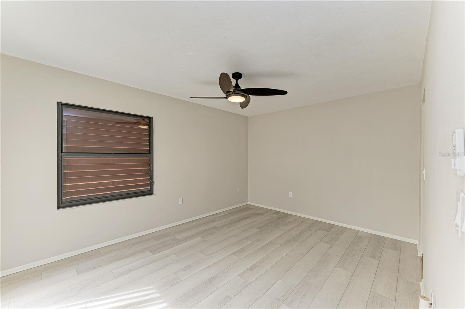 813 Spring Lakes Blvd Property Photo 23