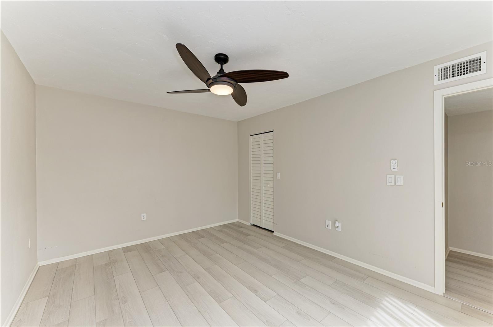 813 Spring Lakes Blvd Property Photo 24