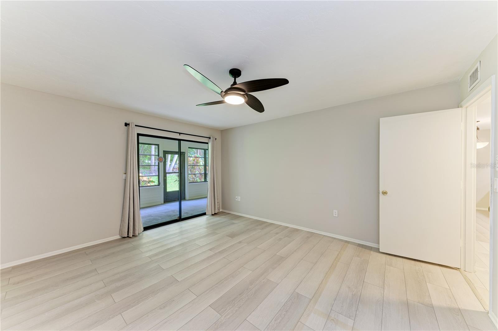 813 Spring Lakes Blvd Property Photo 26