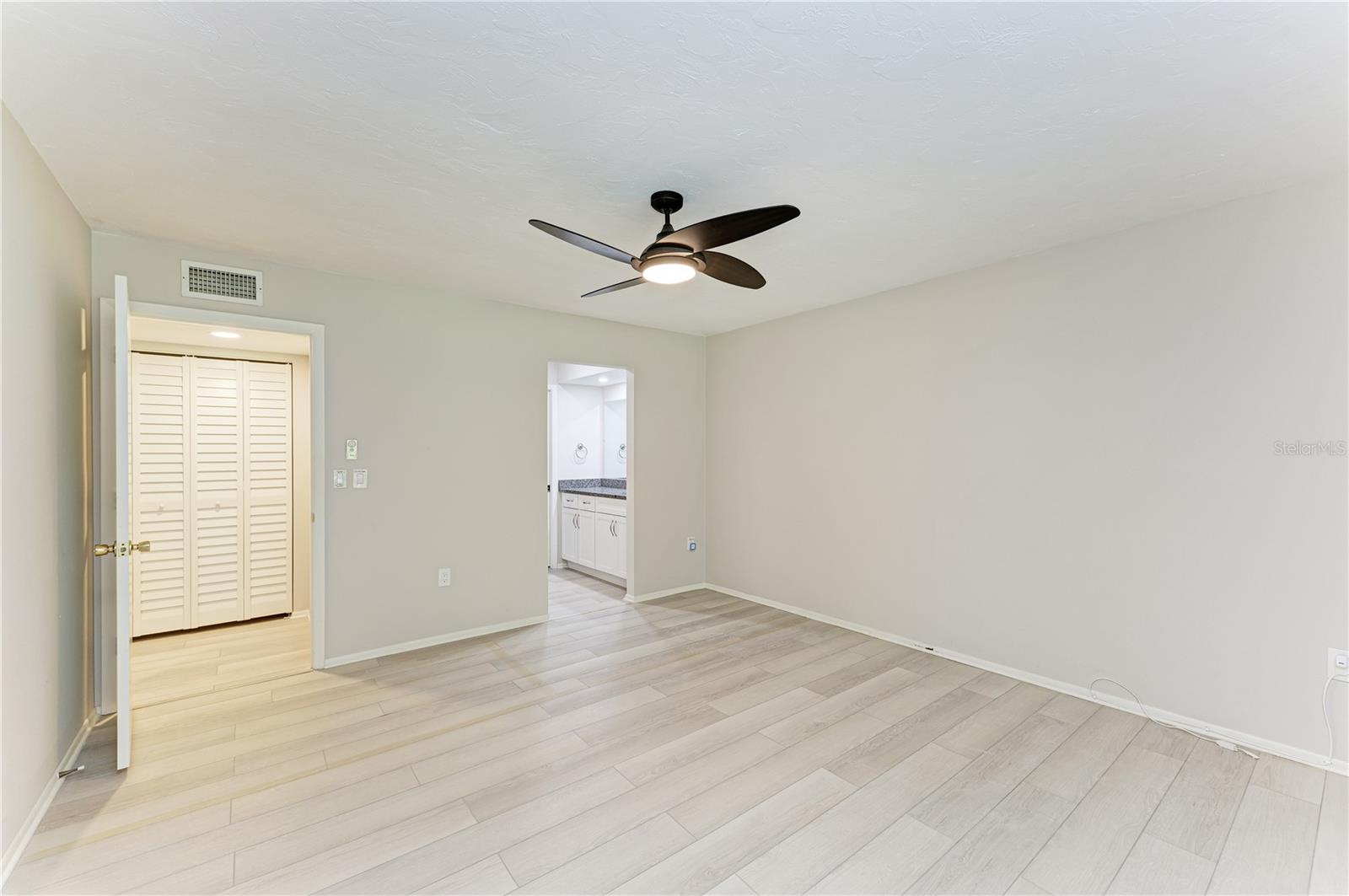 813 Spring Lakes Blvd Property Photo 27