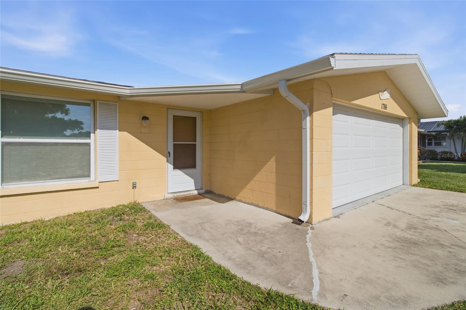 1786 Coconut Dr Property Photo 5