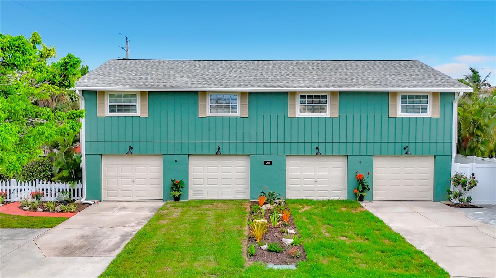 202 Peacock Unit B Ln #b Property Photo 1