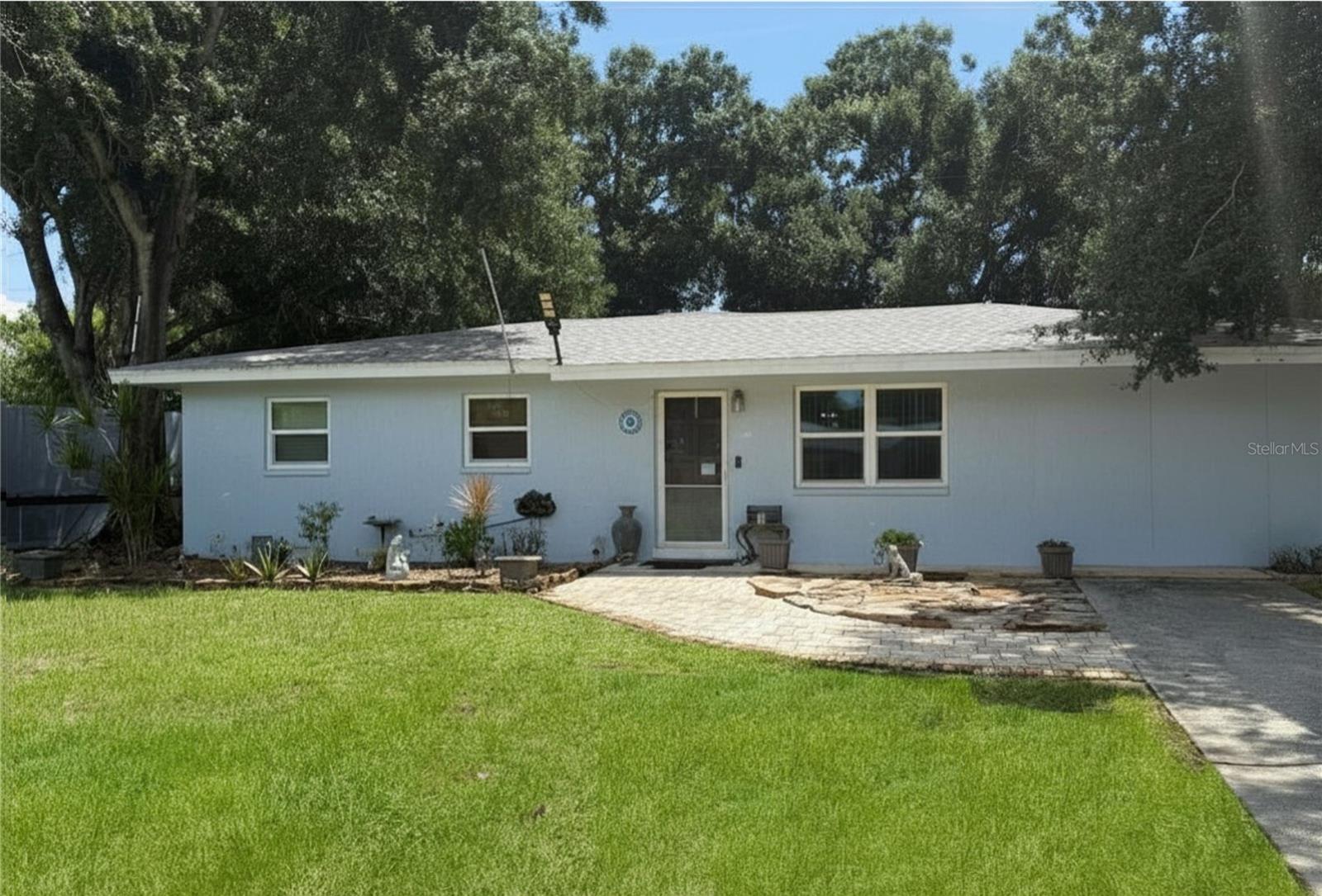 2143 Amanda Dr Property Photo 1