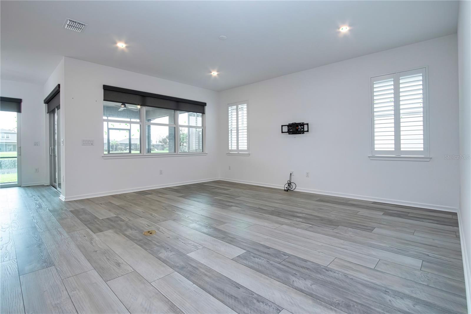 9315 Barrier Coast Trl Property Photo 13