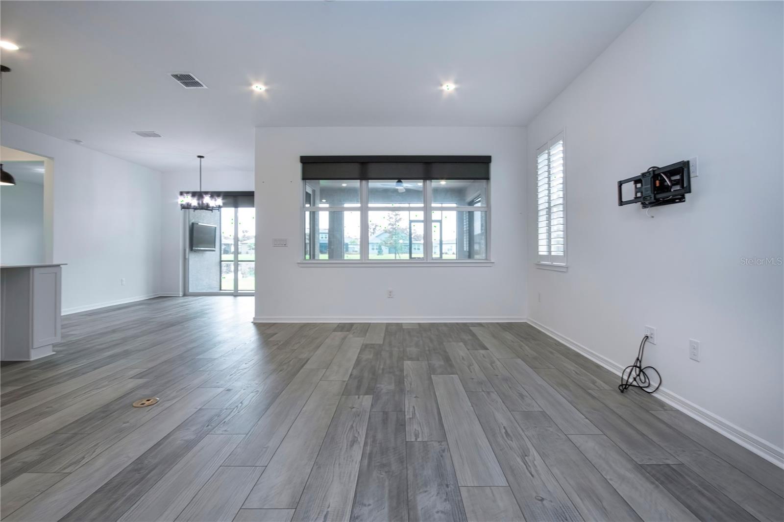 9315 Barrier Coast Trl Property Photo 14