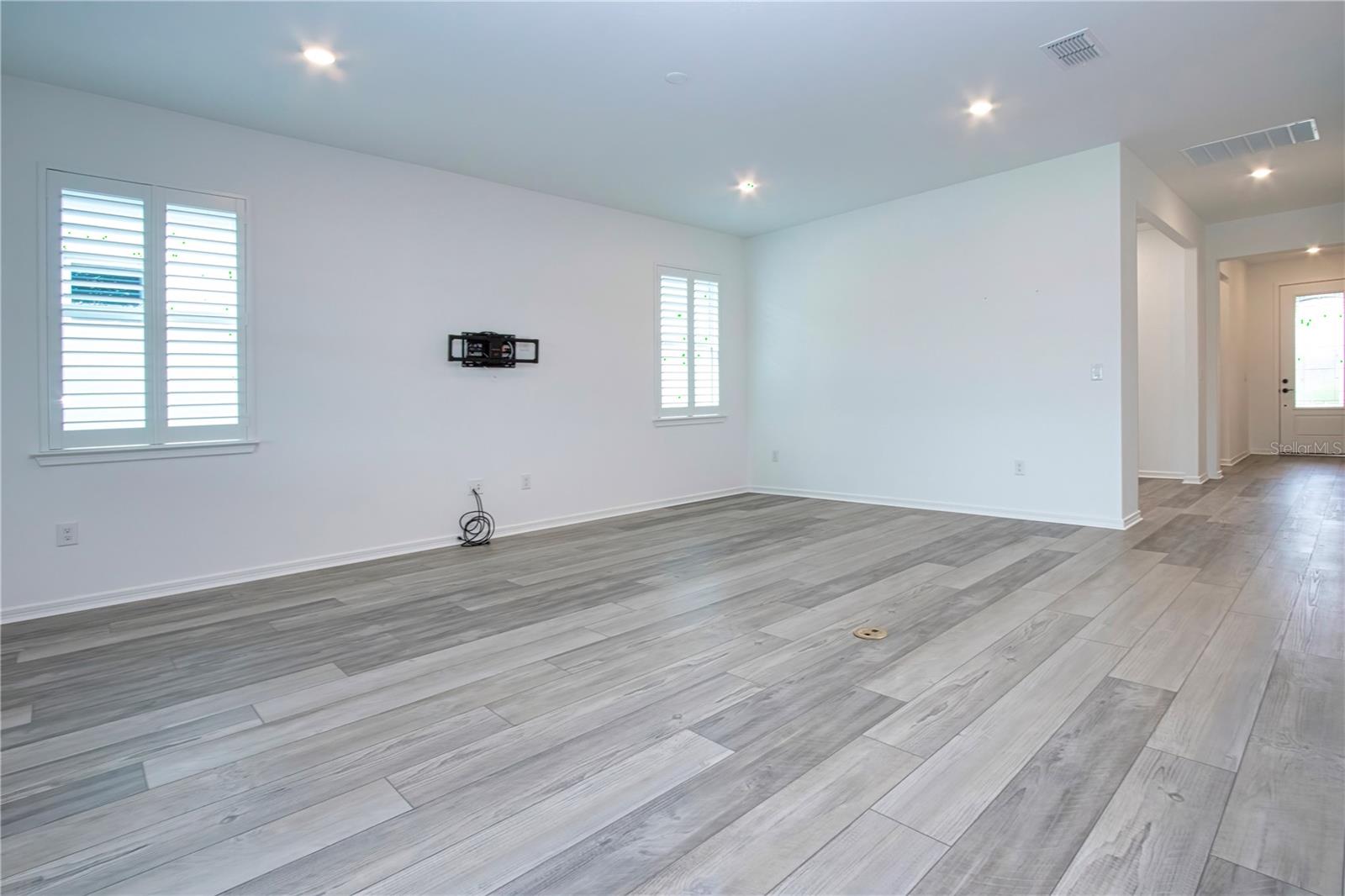 9315 Barrier Coast Trl Property Photo 18