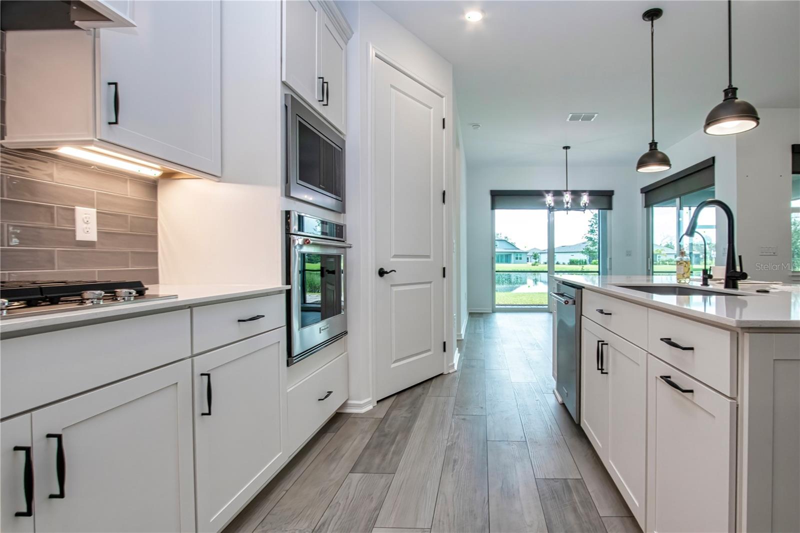9315 Barrier Coast Trl Property Photo 23