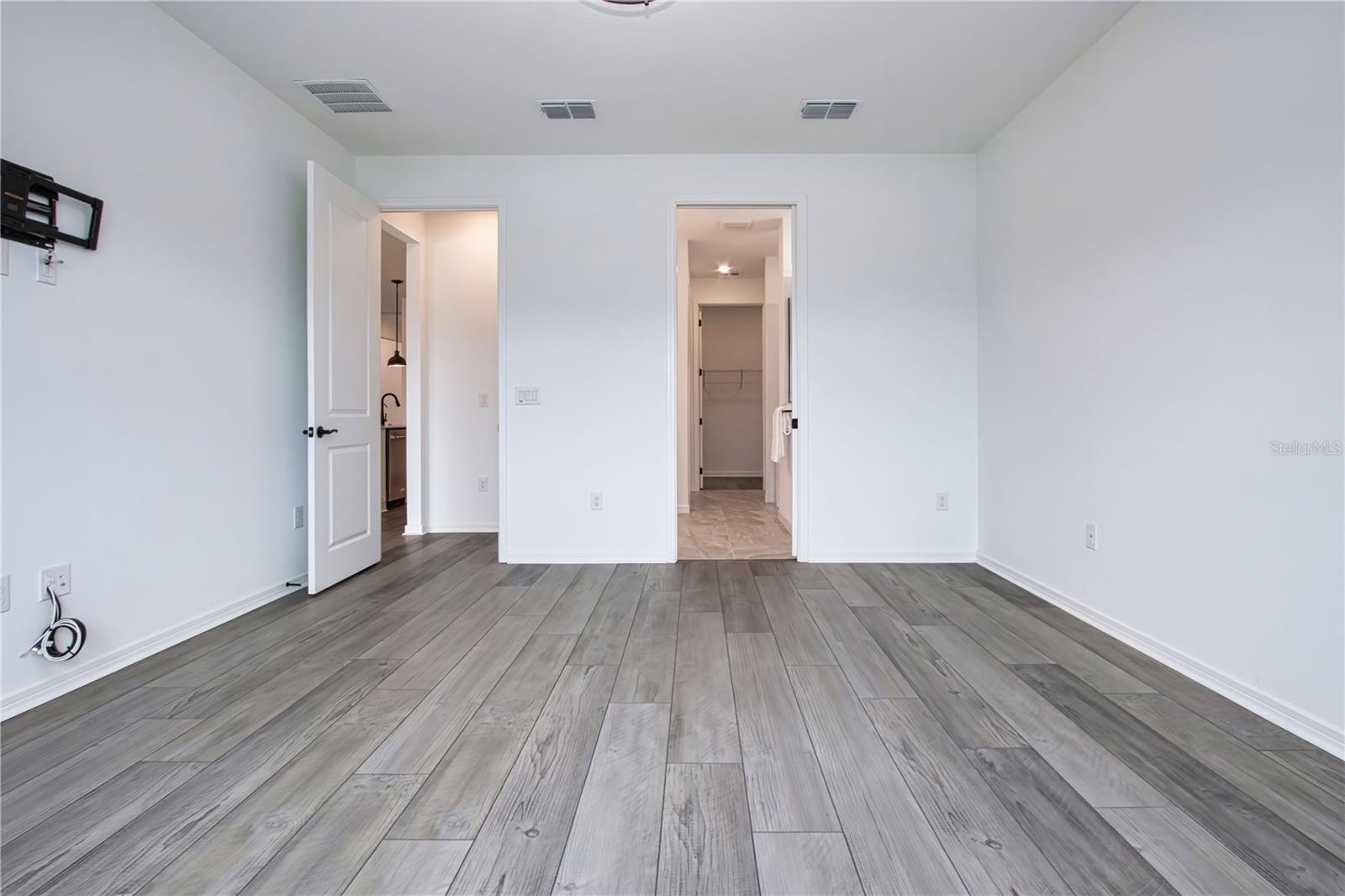 9315 Barrier Coast Trl Property Photo 33