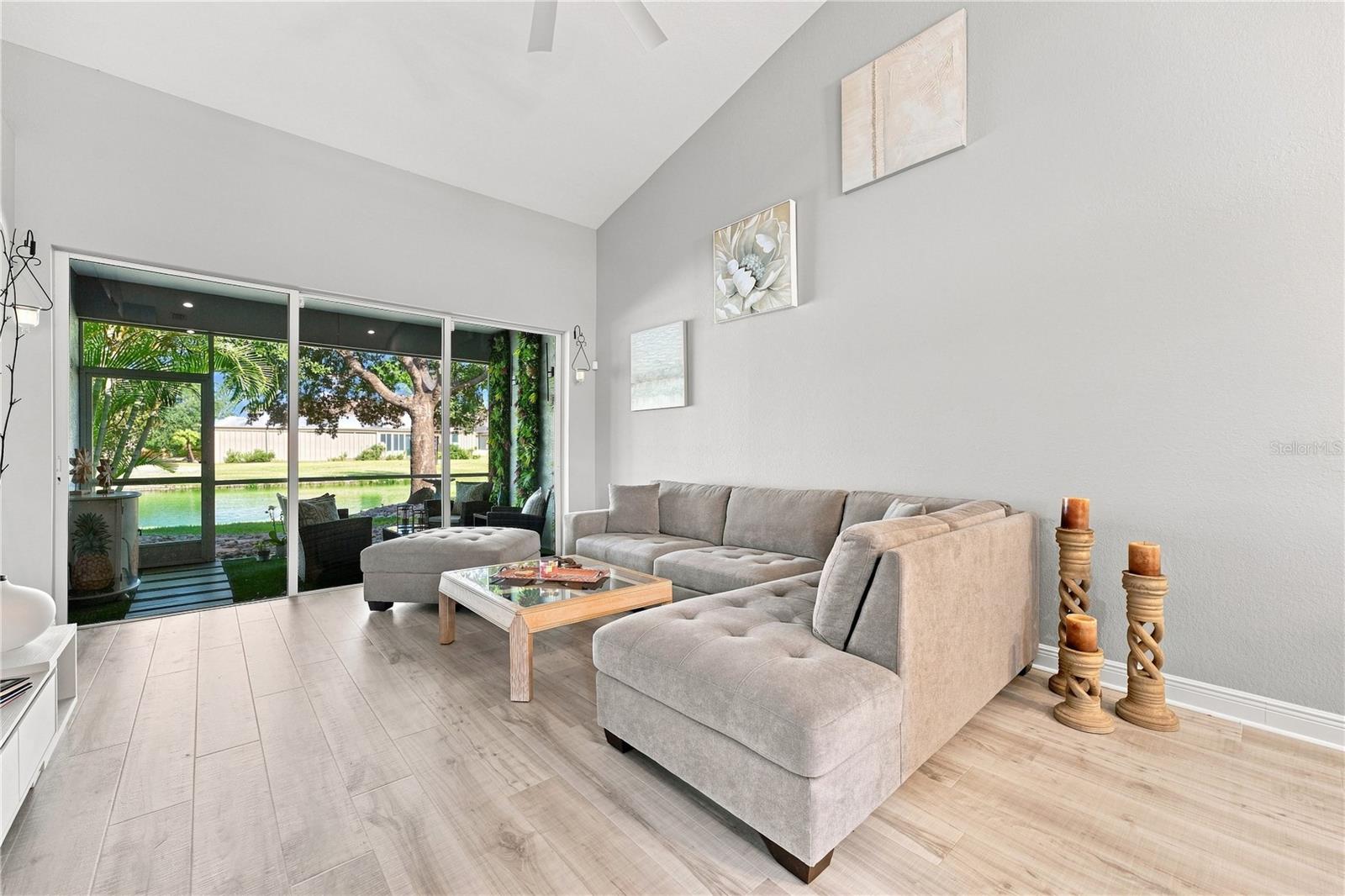 4361 Turnberry Cir Property Photo 4