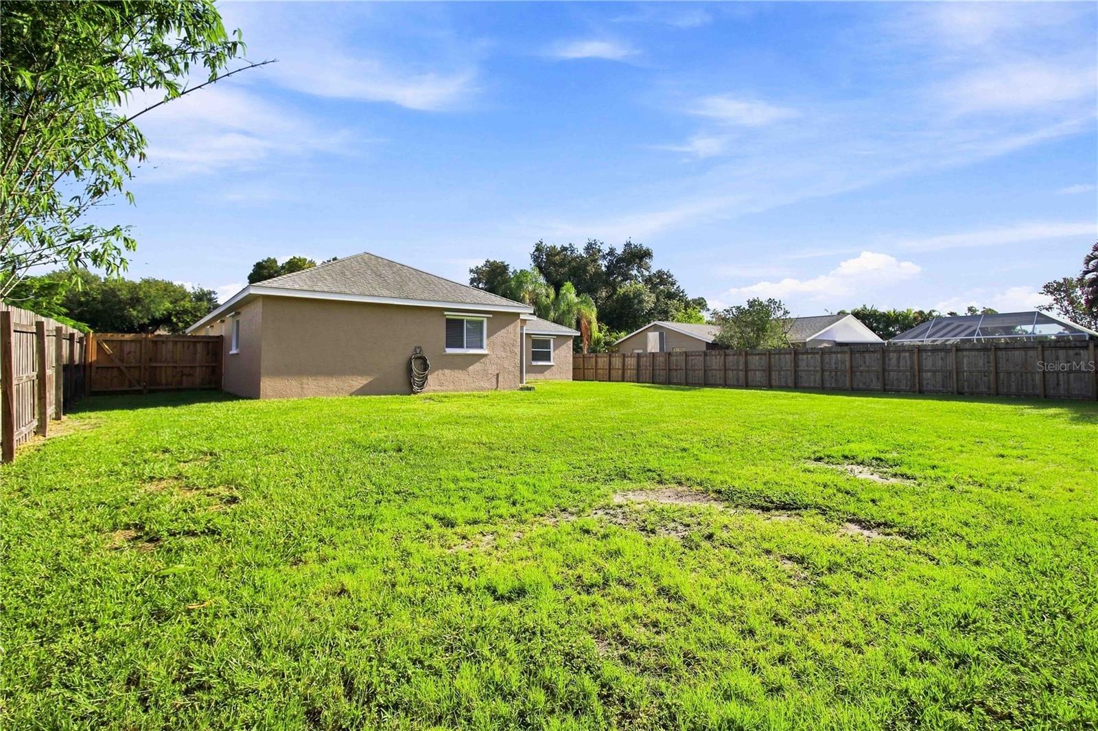 732 Plum Tree Ln Property Photo 6