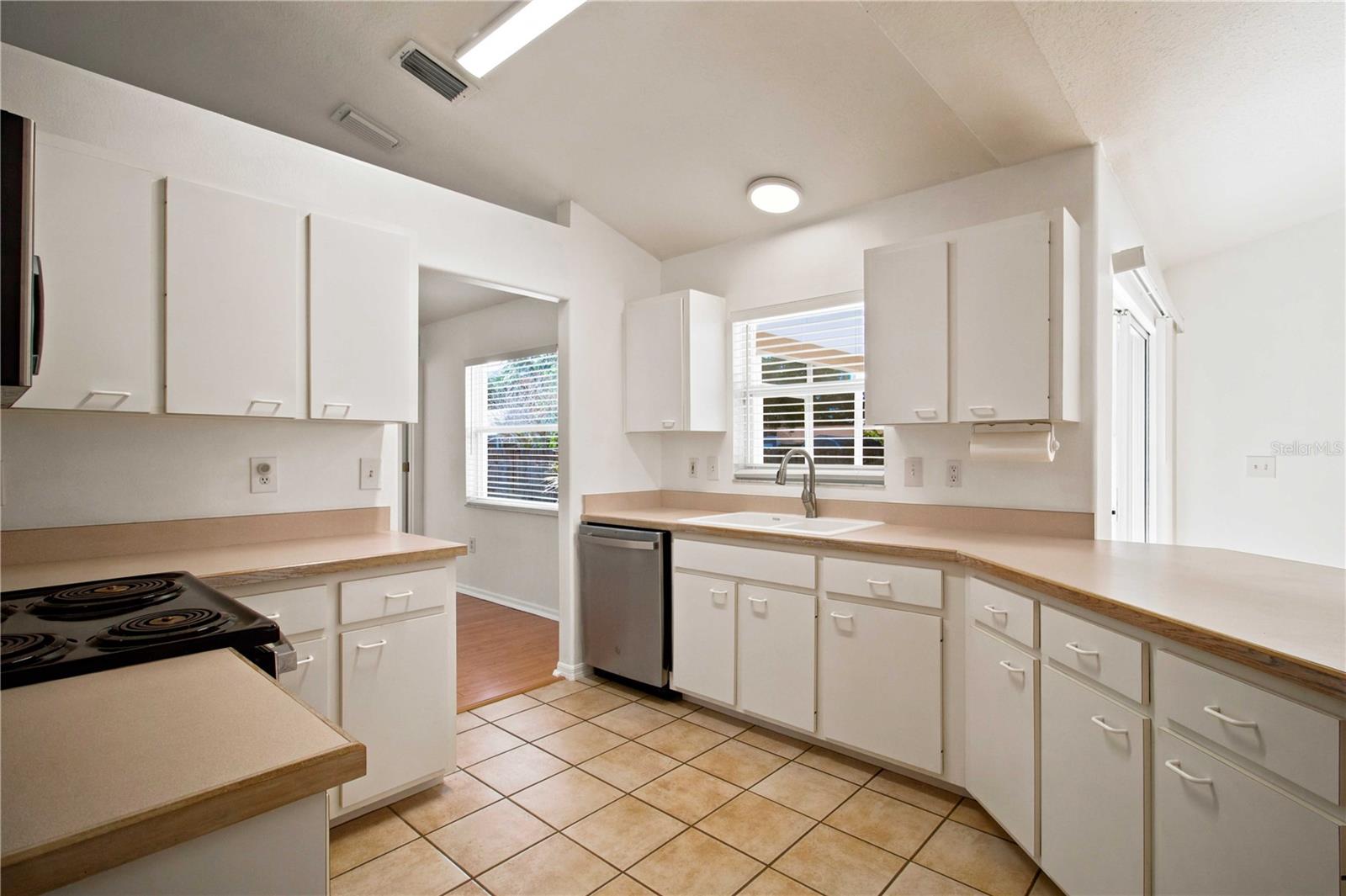 732 Plum Tree Ln Property Photo 15