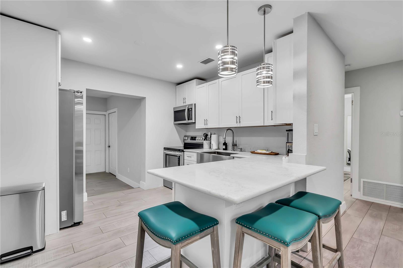 3231 New England St Property Photo 4