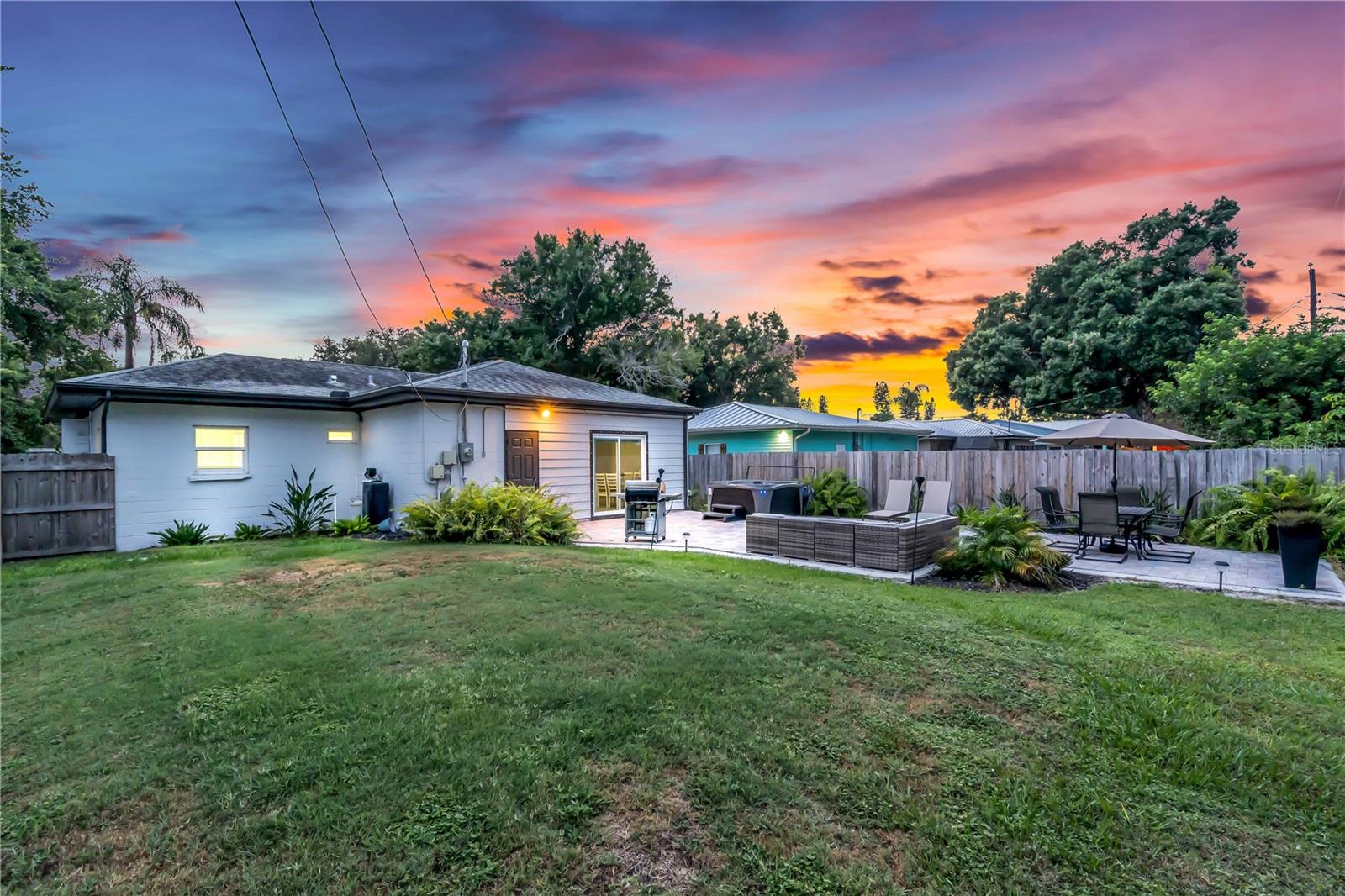 3231 New England St Property Photo 17