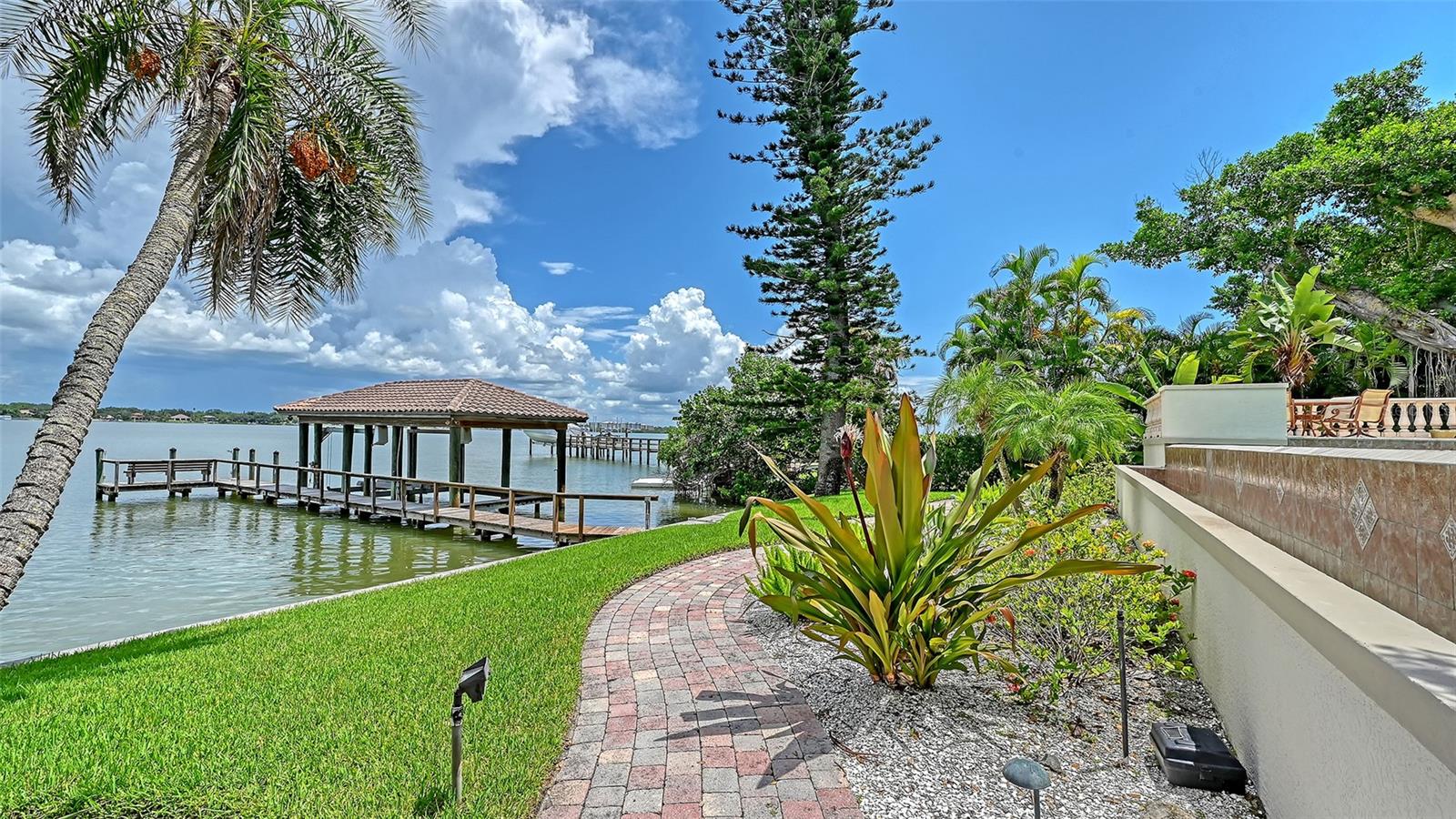 1216 N Casey Key Rd Property Photo 4