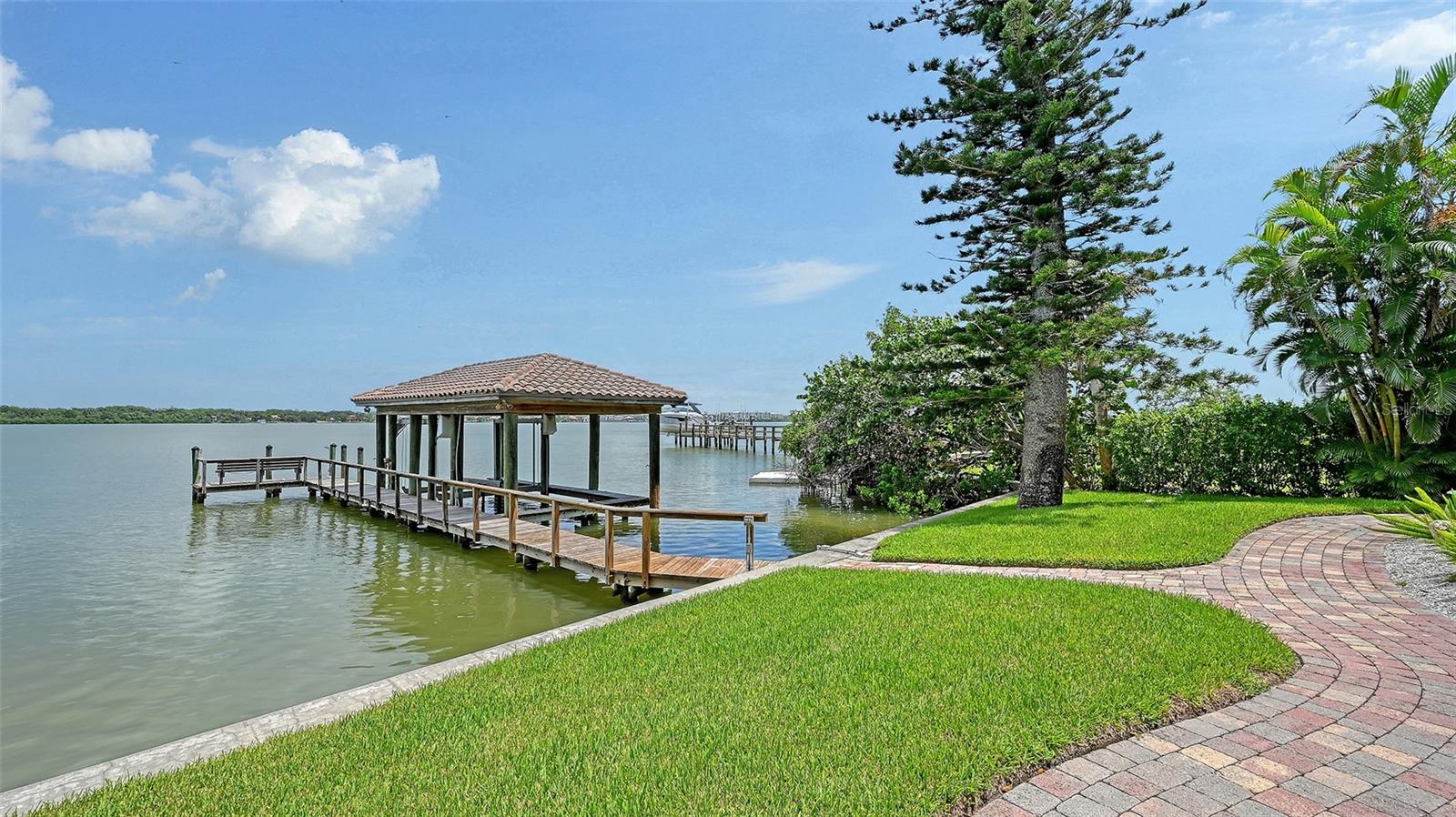 1216 N Casey Key Rd Property Photo 64