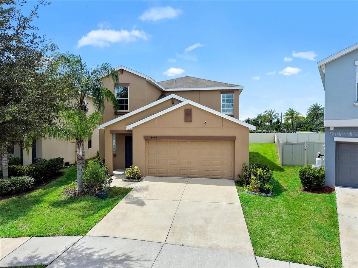 4924 Reflecting Pond Cir Property Photo 3