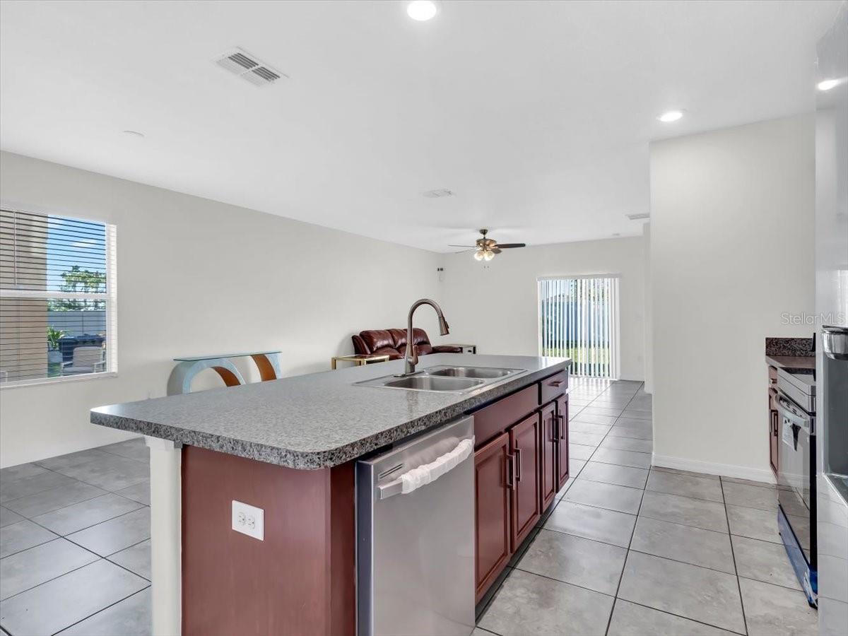 4924 Reflecting Pond Cir Property Photo 21