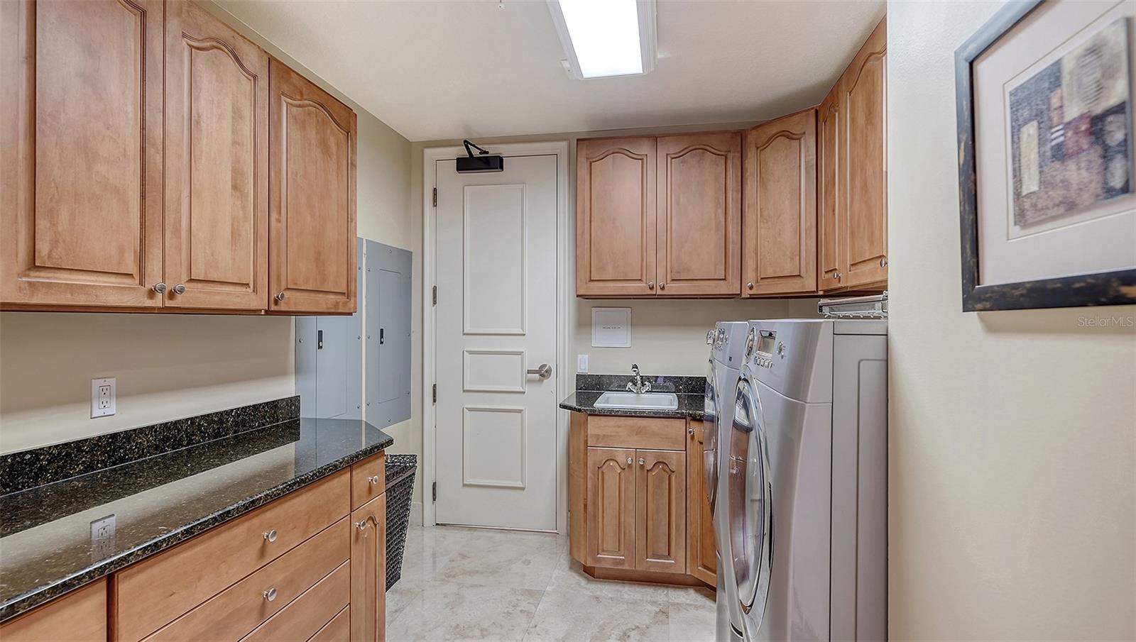 464 Golden Gate Pt #702 Property Photo 43