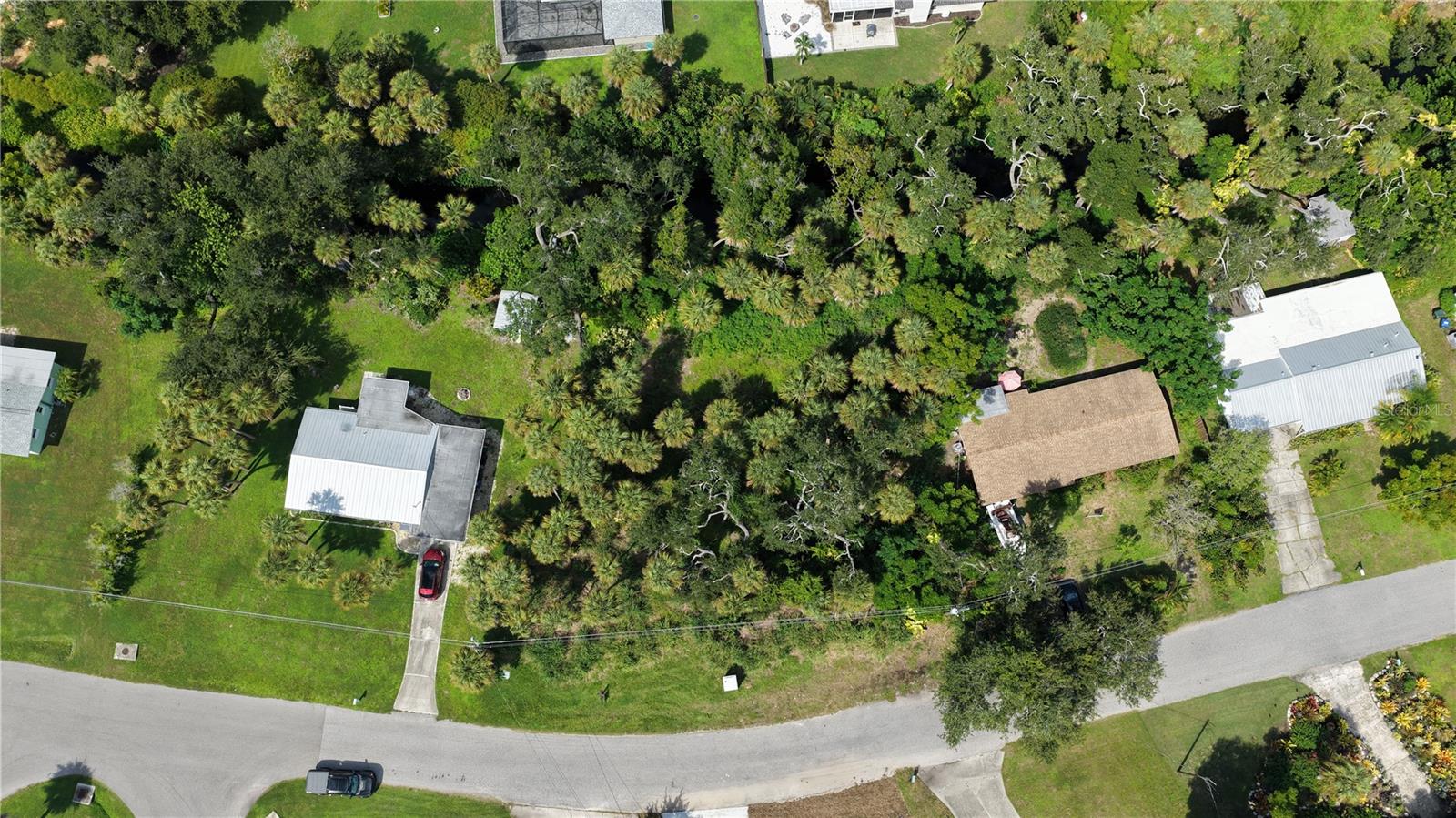 Groveland Ave Property Photo 4
