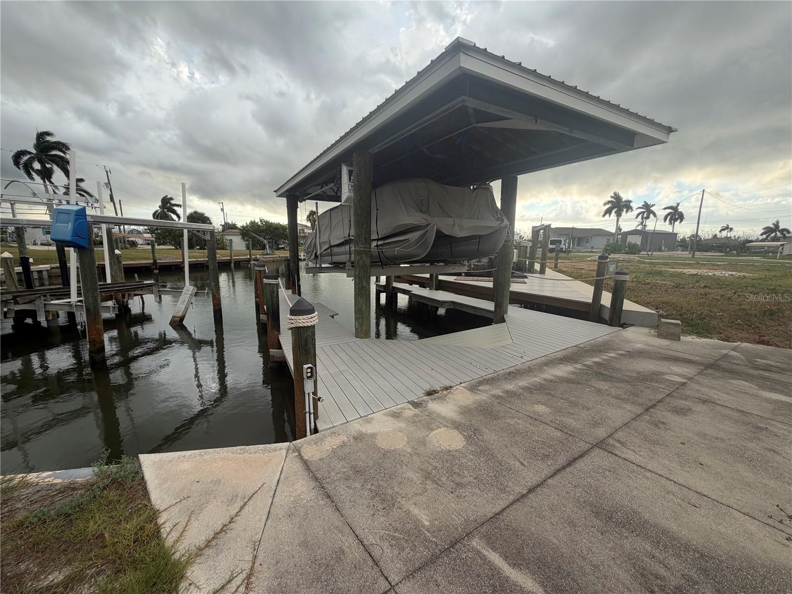 3881 Areca Dr Property Photo 2