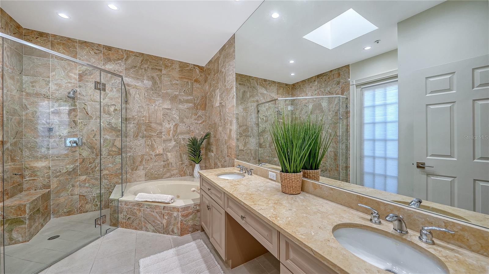 3530 Mistletoe Ln Property Photo 28