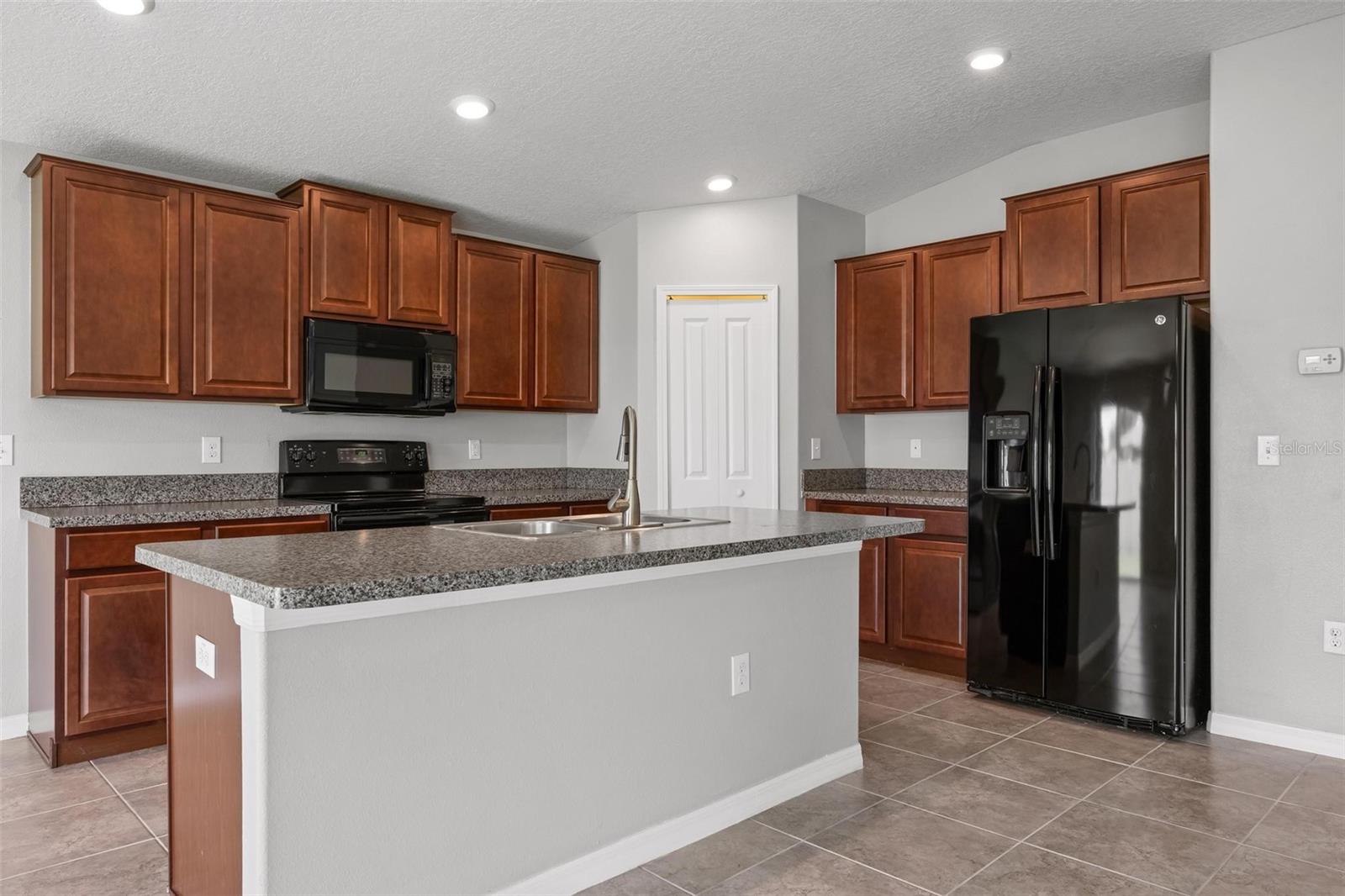 304 Cascade Bend Dr Property Photo 9