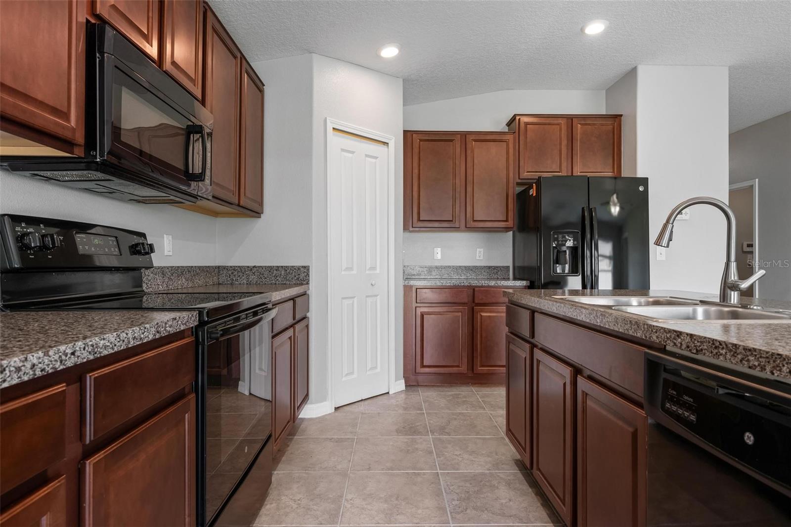 304 Cascade Bend Dr Property Photo 10