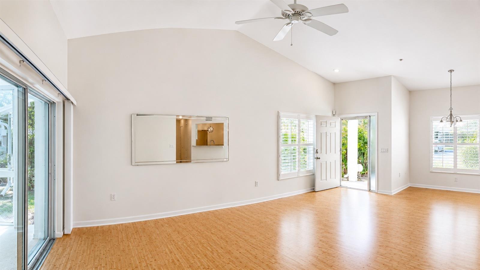 5429 Stoneybrook Ln #102 Property Photo 6