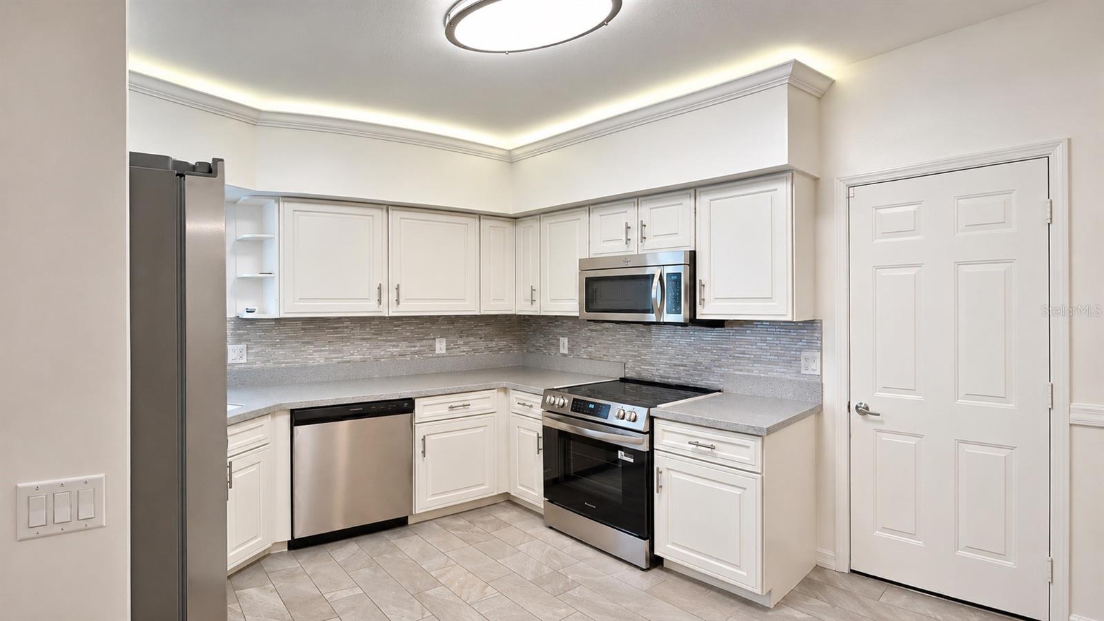 5429 Stoneybrook Ln #102 Property Photo 10