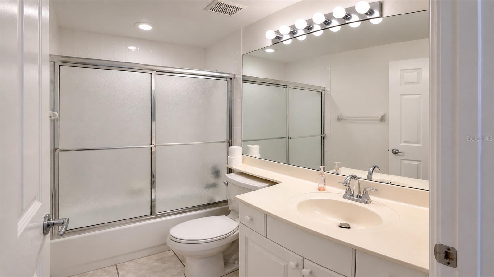 5429 Stoneybrook Ln #102 Property Photo 15