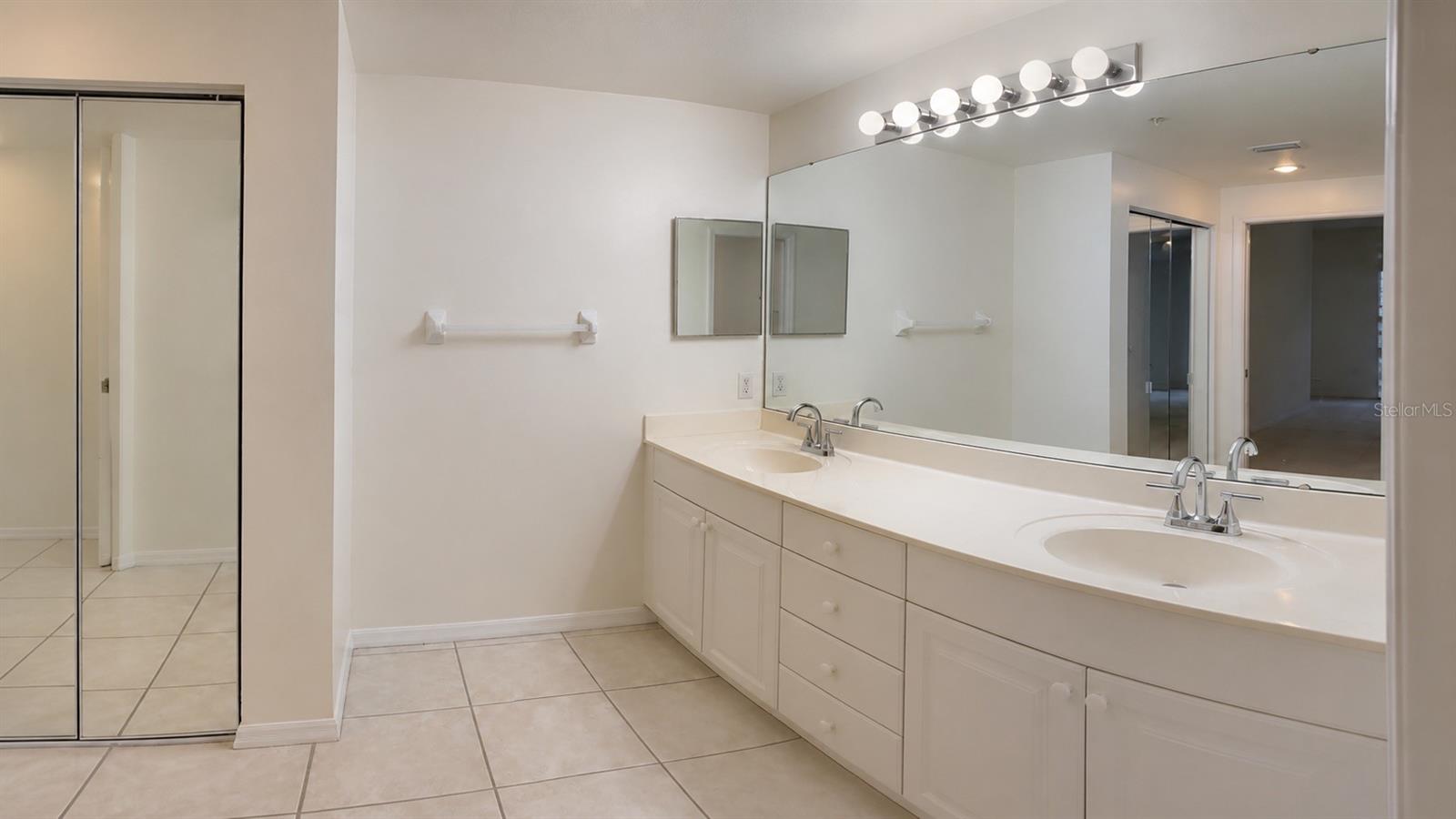 5429 Stoneybrook Ln #102 Property Photo 25