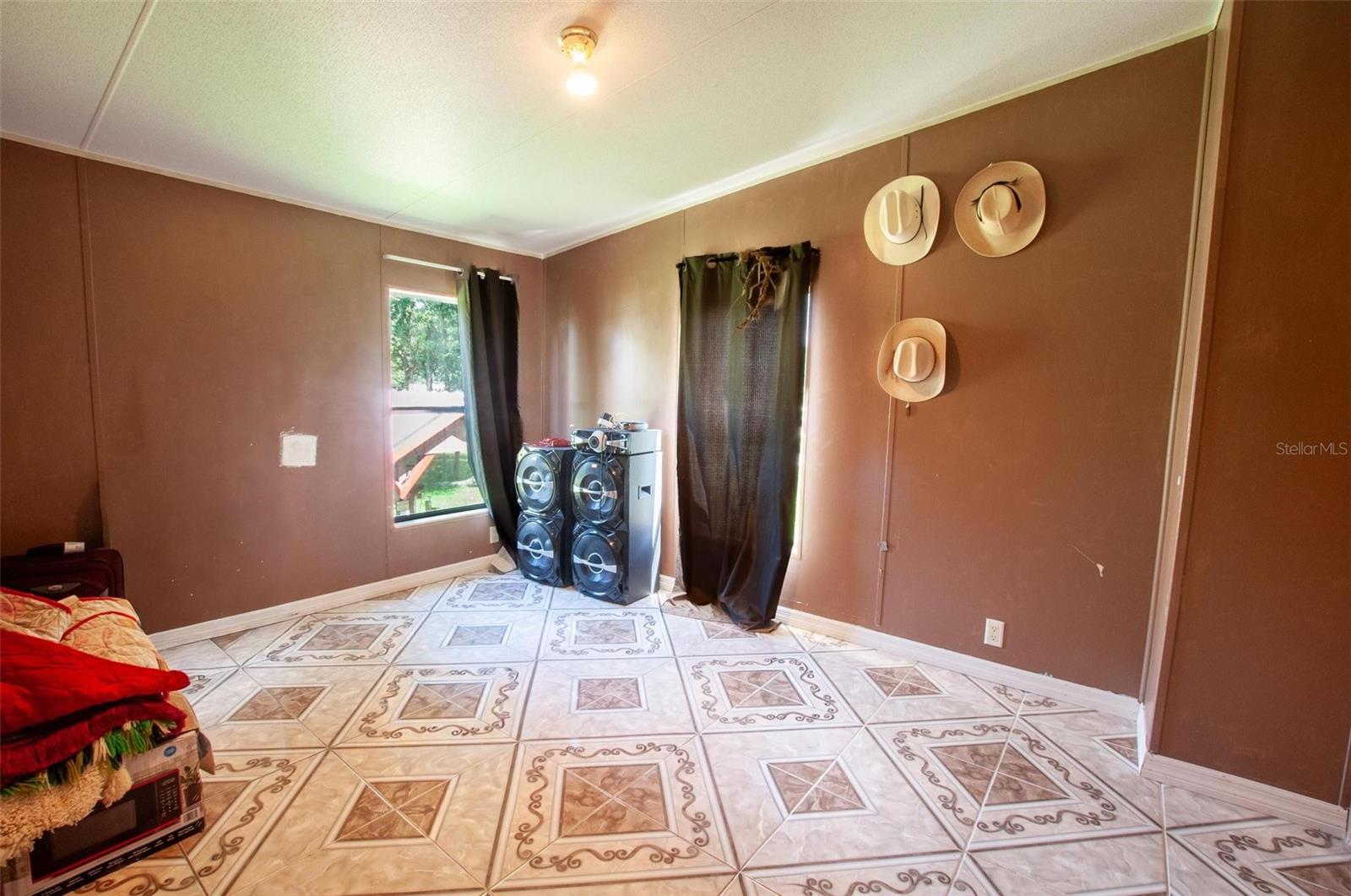 2487 Nw Howard Ave Property Photo 12