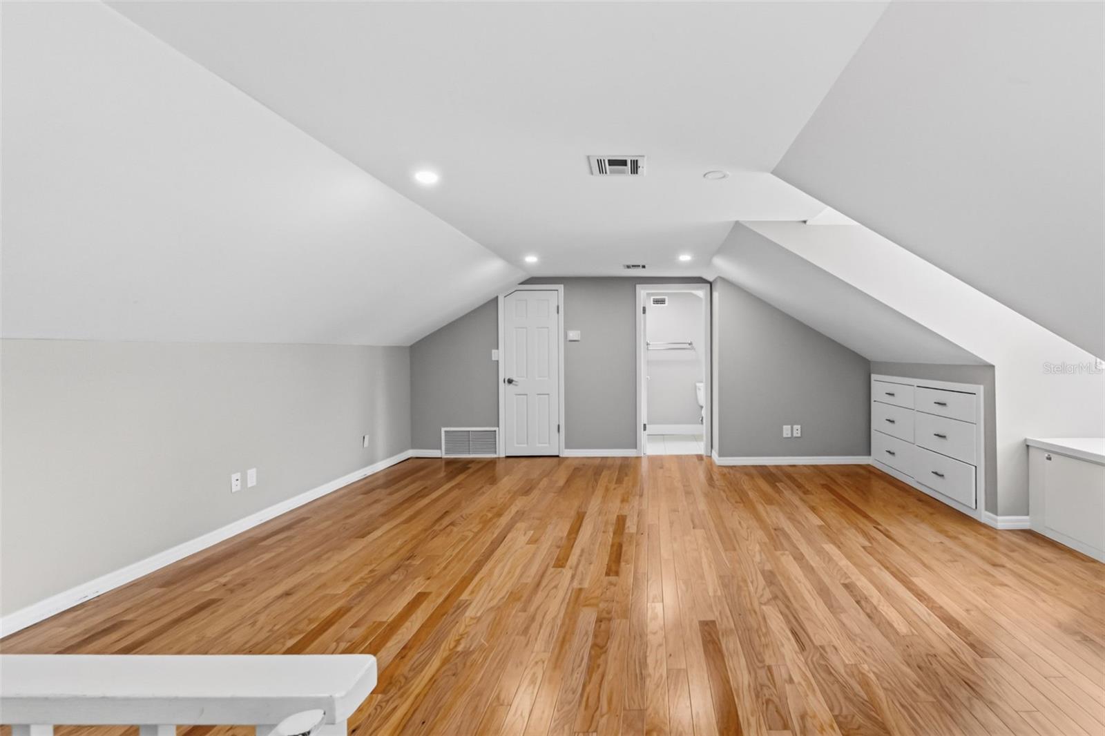 1585 South Dr Property Photo 33