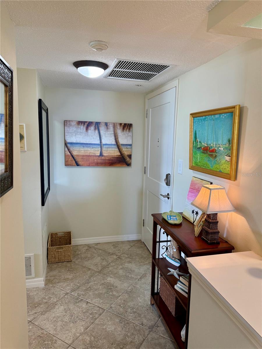 1700 Benjamin Franklin Dr #9e Property Photo 5