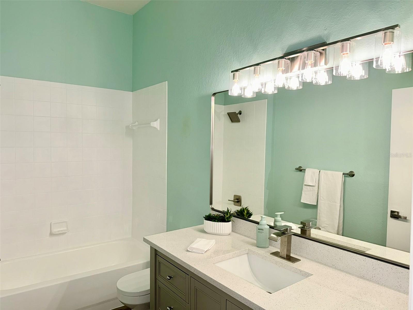 5152 Northridge Rd #302 Property Photo 18