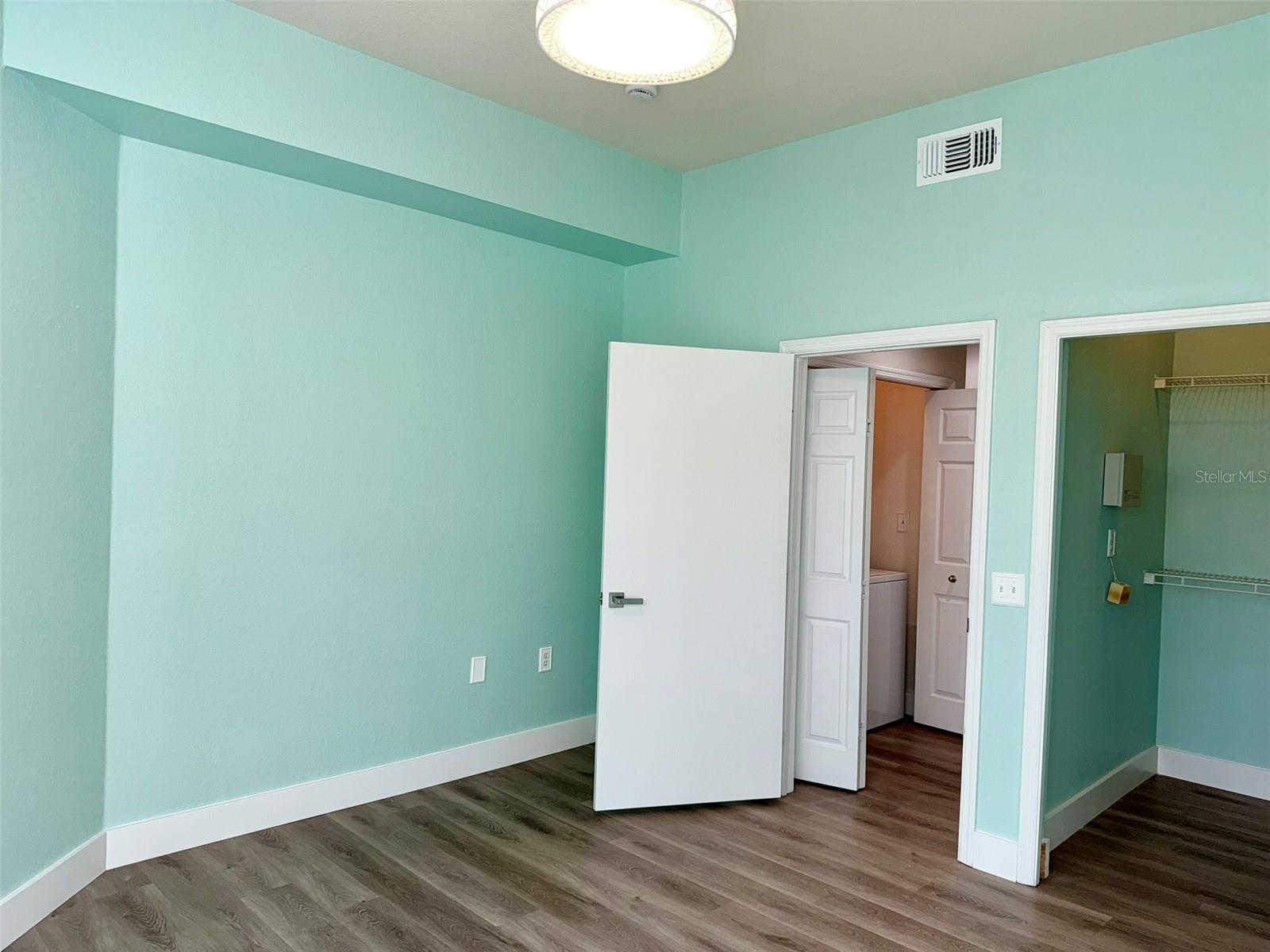 5152 Northridge Rd #302 Property Photo 25