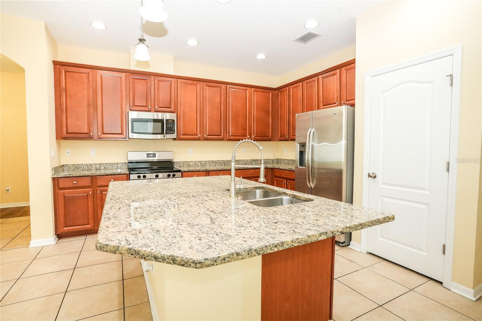 8834 39th Street Cir E Property Photo 4