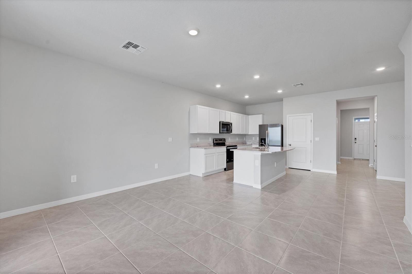 17657 Crescent Moon Loop Property Photo 6