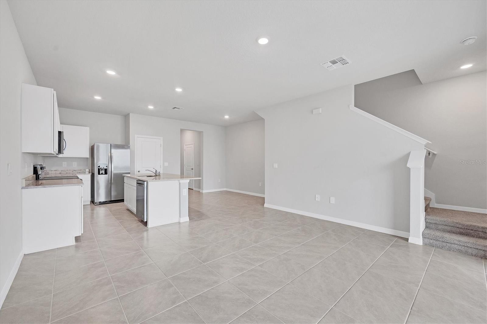 17657 Crescent Moon Loop Property Photo 7