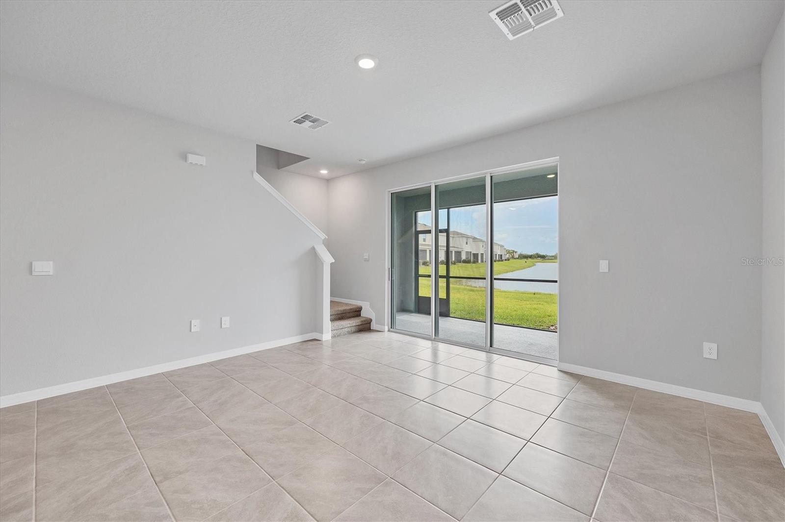 17657 Crescent Moon Loop Property Photo 8