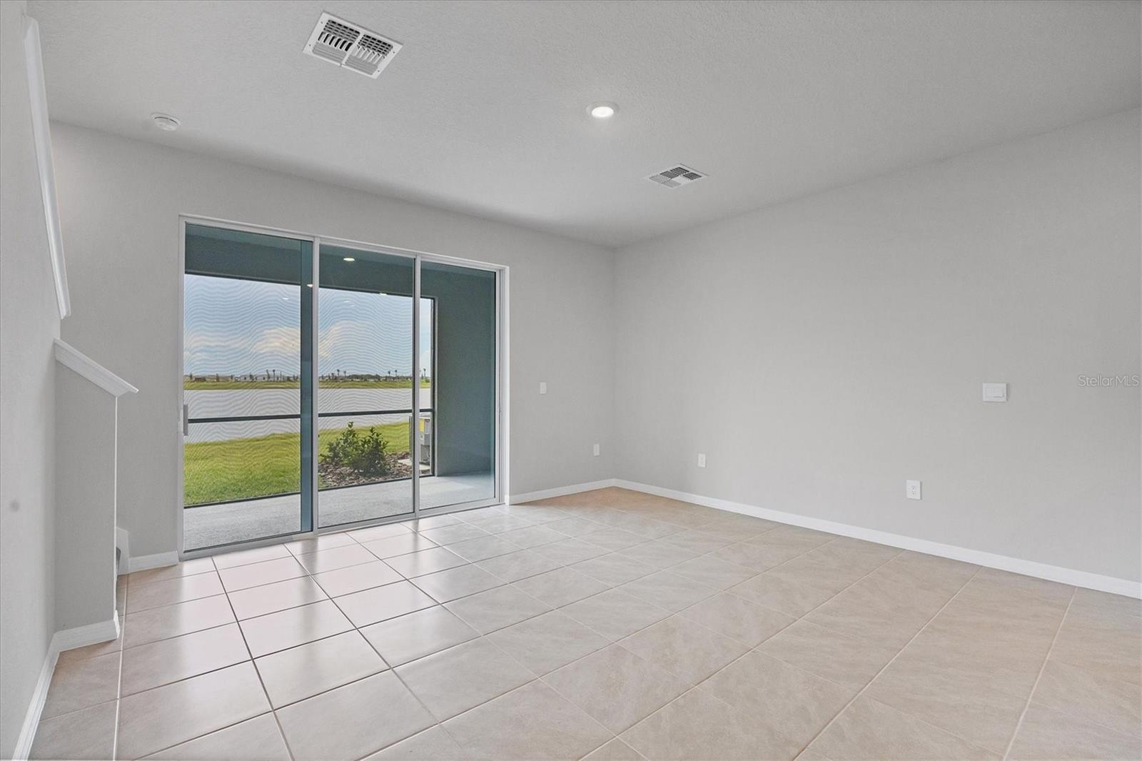 17657 Crescent Moon Loop Property Photo 9